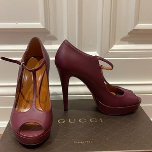 Gucci t-strap peep toe pumps